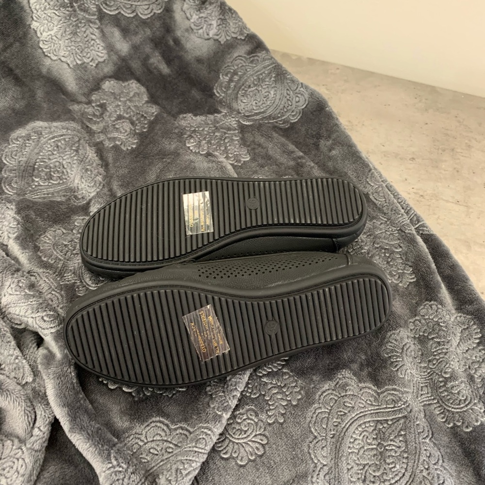 black slip ons - Picture 3 of 4